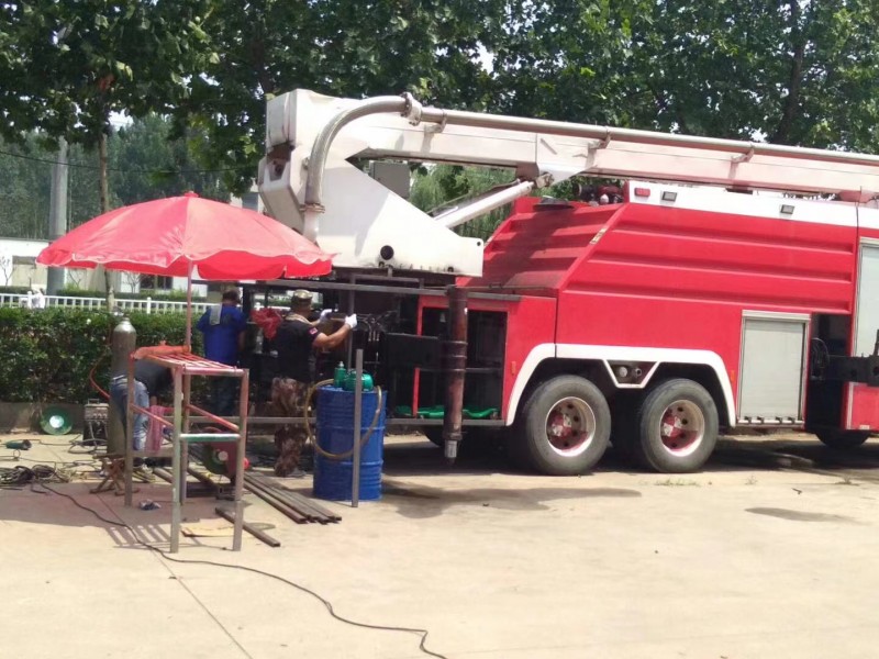 我公司為某消防大隊維修過火高噴車1